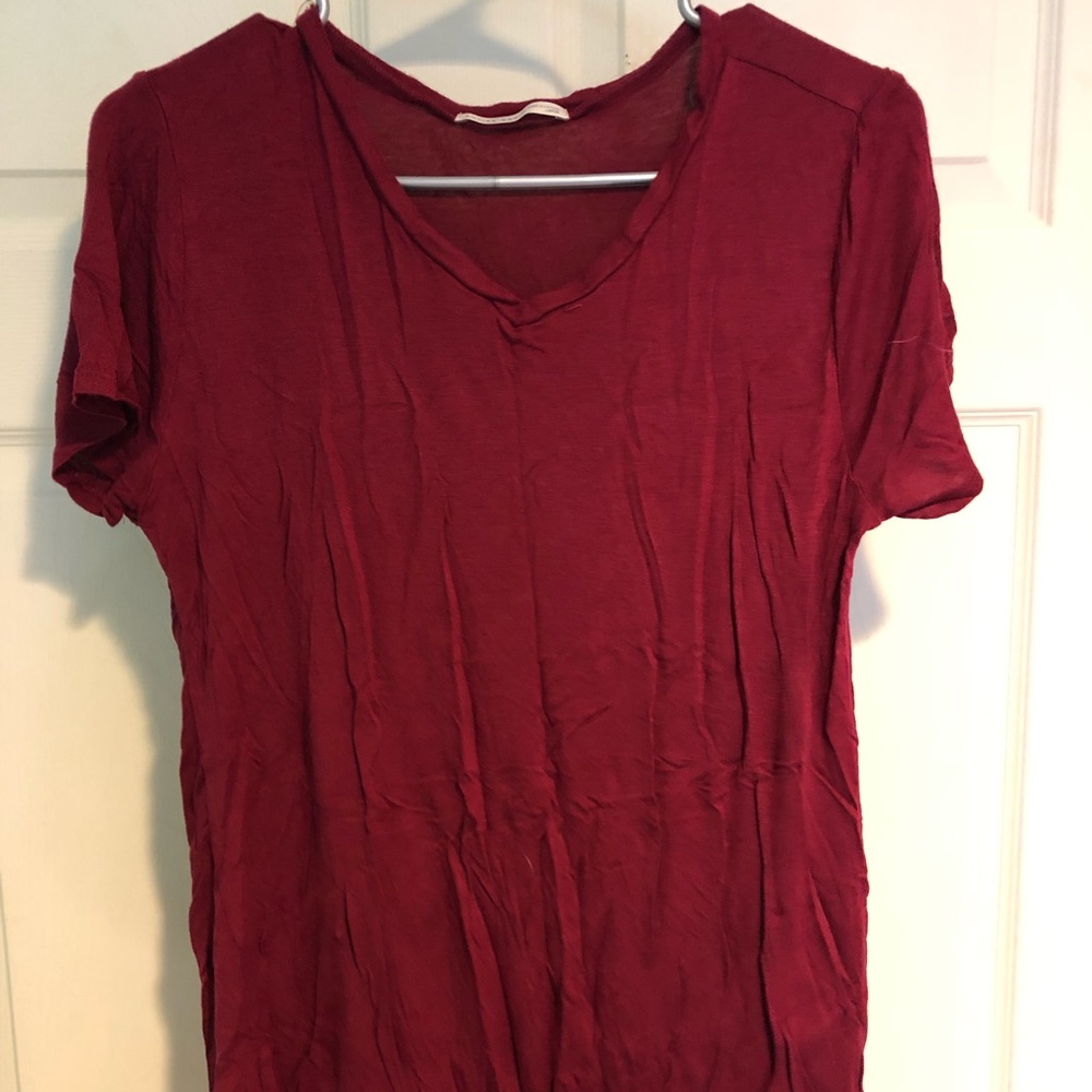 Maroon tee shirt